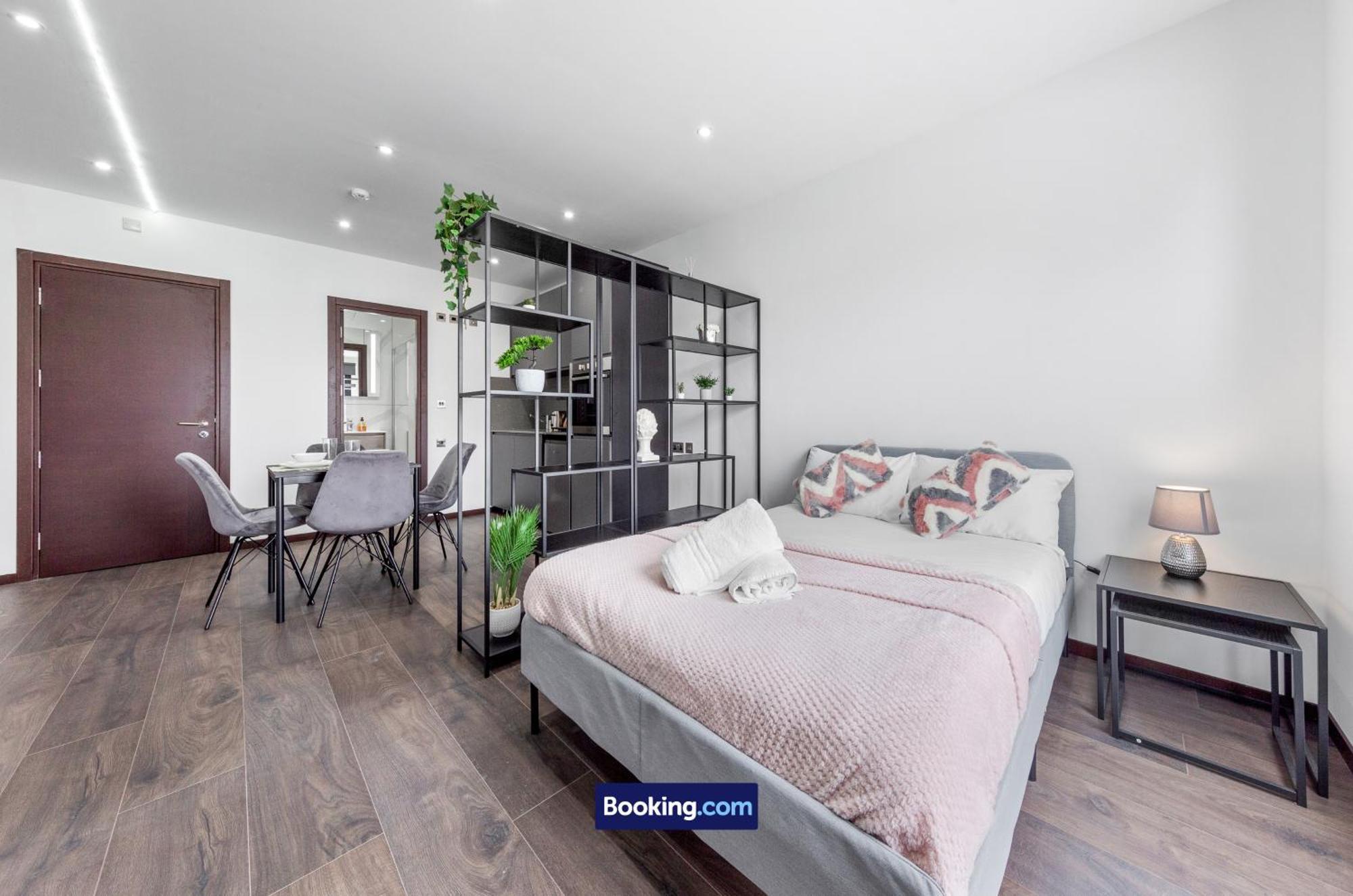 Stylish Studio Apt By Stay Smart Short Lets & Serviced Accommodation Woodstock With Free Wifi Лондон Экстерьер фото