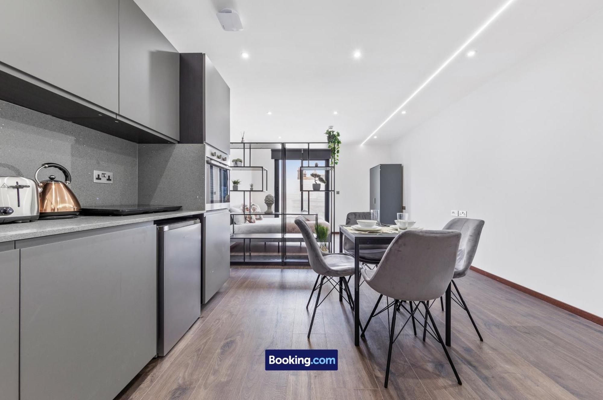 Stylish Studio Apt By Stay Smart Short Lets & Serviced Accommodation Woodstock With Free Wifi Лондон Экстерьер фото