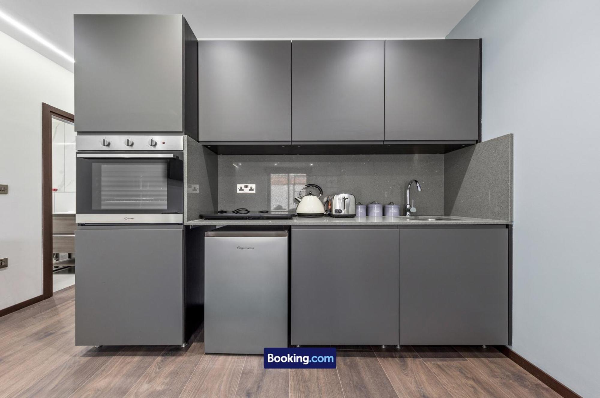 Stylish Studio Apt By Stay Smart Short Lets & Serviced Accommodation Woodstock With Free Wifi Лондон Экстерьер фото